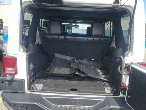 Used 2016 Jeep Wrangler Unlimited Rubicon image 17