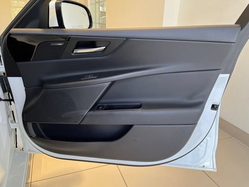 Used 2018 Jaguar XE Premium AWD/4WD image 32
