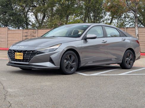 Used 2022 Hyundai Elantra SEL image 8