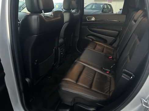 Used 2013 Jeep Grand Cherokee Laredo image 16