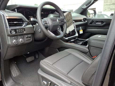 New 2026 GMC Yukon XL Denali AWD/4WD image 13