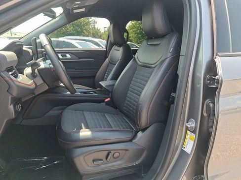 Used 2025 Ford Explorer ST-Line w/ ST-Line Street Pack AWD/4WD image 14