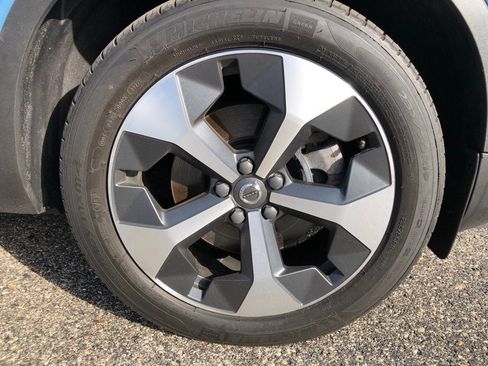 Used 2023 Volvo XC40 B5 Plus w/ Protection Package Premier image 9