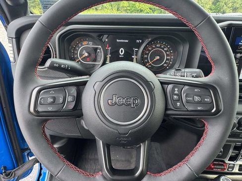 Used 2024 Jeep Wrangler Unlimited Rubicon AWD/4WD image 16