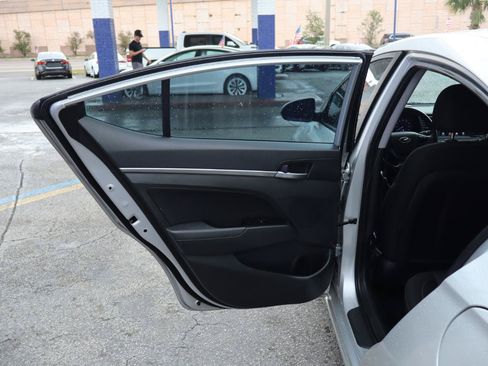 Used 2018 Hyundai Elantra Value Edition FWD image 14