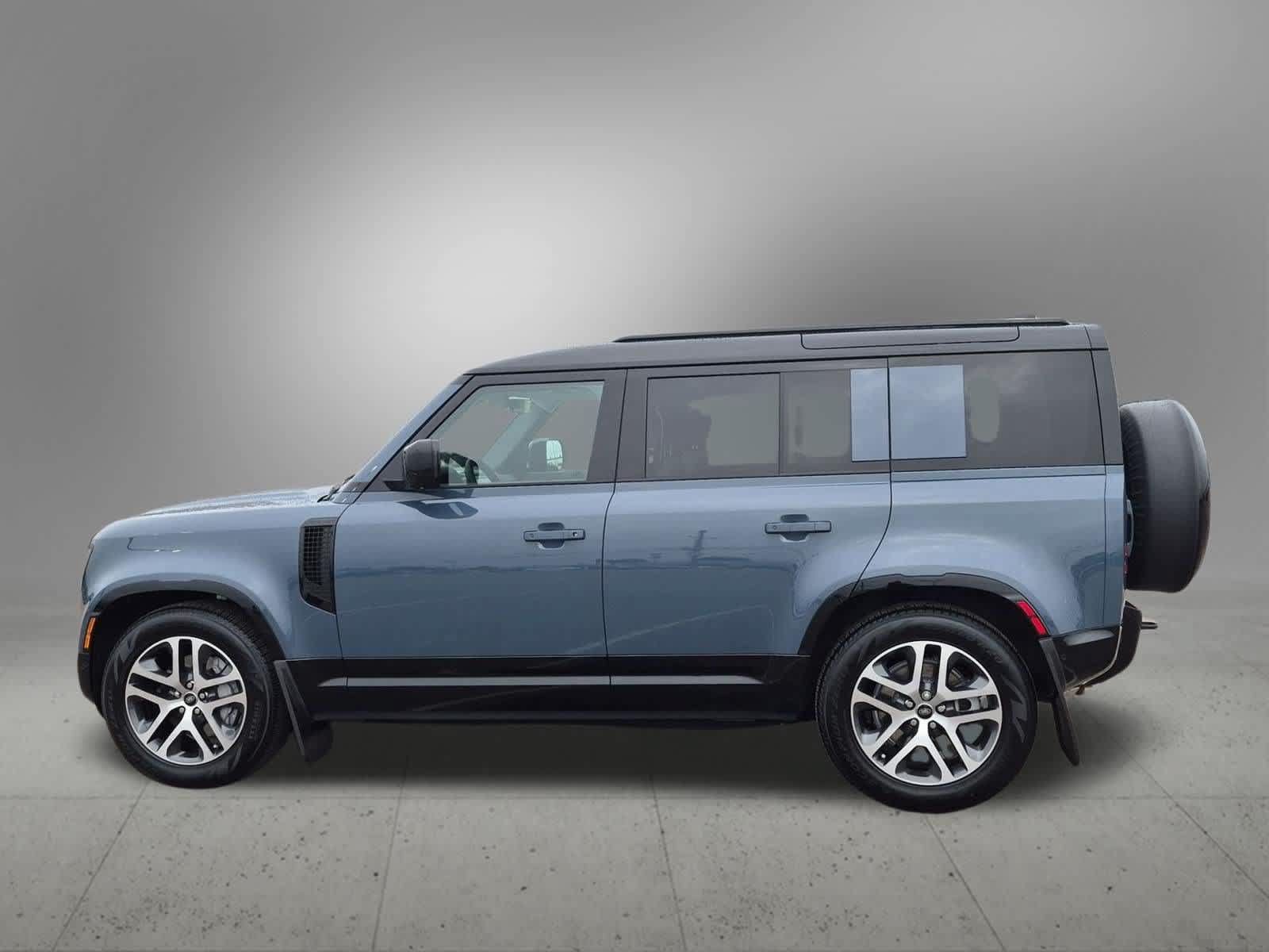 Certified 2025 Land Rover Defender 110 X-Dynamic SE AWD/4WD image 3