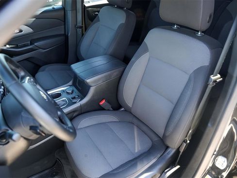 Used 2023 Chevrolet Traverse LT image 7