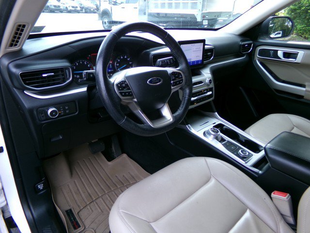 Used 2021 Ford Explorer XLT w/ Equipment Group 202A AWD/4WD image 14