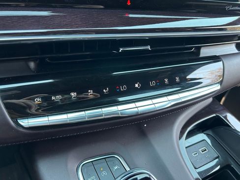 Used 2023 Cadillac Escalade ESV Sport Platinum w/ LPO, ONYX Package AWD/4WD image 38