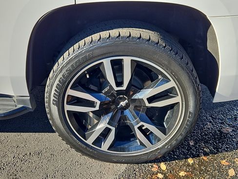 Used 2018 Chevrolet Tahoe LT w/ RST Edition image 31