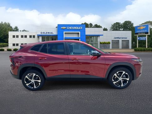 Used 2024 Chevrolet Trax RS w/ Driver Confidence Package FWD image 3