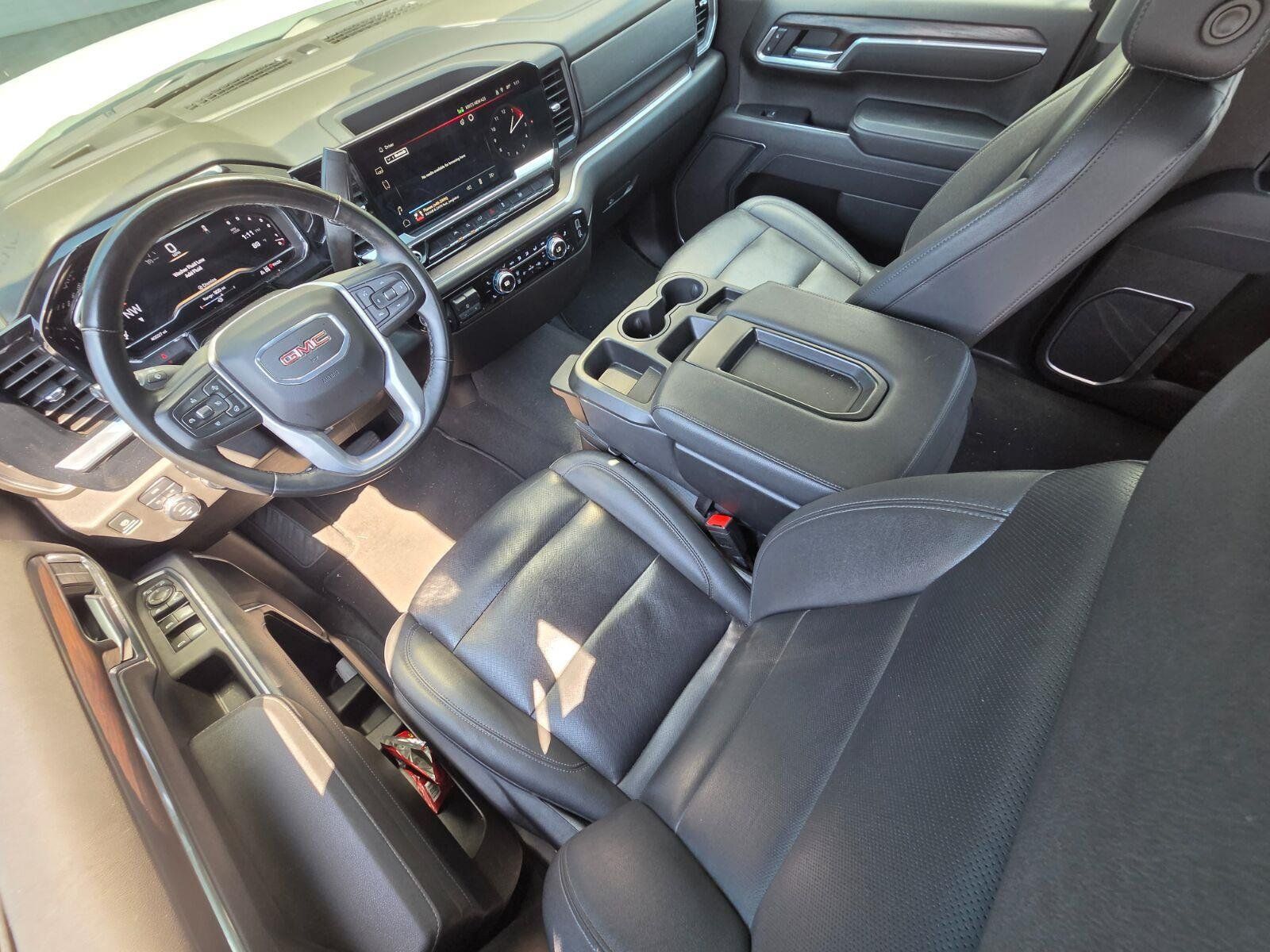 Used 2025 GMC Sierra 1500 SLT AWD/4WD image 10