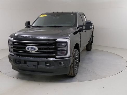 Certified 2025 Ford F250 Platinum AWD/4WD image 10
