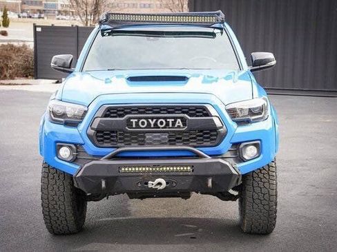 Used 2020 Toyota Tacoma TRD Sport w/ Technology Package AWD/4WD image 2