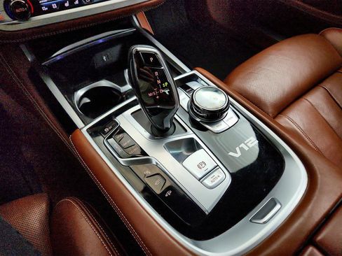 Used 2018 BMW M760i xDrive AWD/4WD image 19
