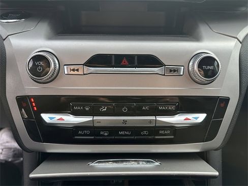 Certified 2022 Ford Explorer XLT image 23