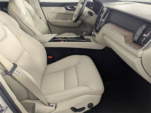 Used 2021 Volvo XC60 T5 Momentum w/ Protection Package Premier image 34