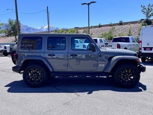 Used 2023 Jeep Wrangler Unlimited Sahara w/ Cold Weather Group AWD/4WD image 5