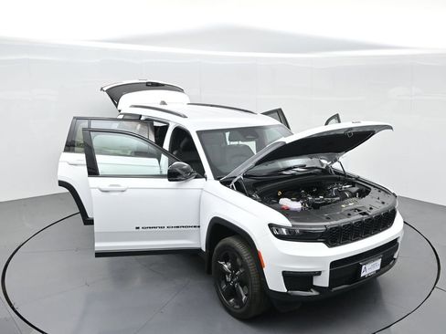 New 2025 Jeep Grand Cherokee L Limited w/ Black Appearance Package image 45