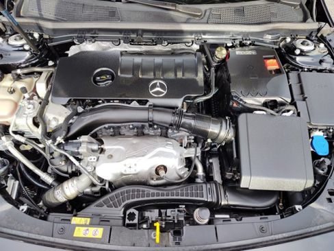 Used 2023 Mercedes-Benz CLA 250 4MATIC image 9