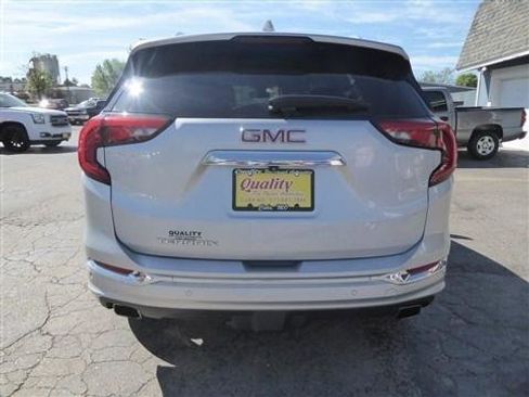 Used 2019 GMC Terrain Denali w/ Driver Alert Package II FWD image 8