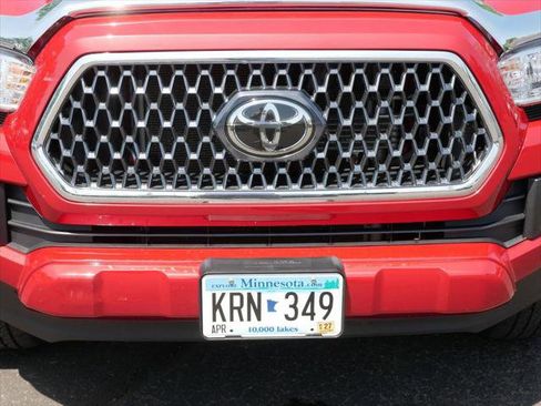Certified 2019 Toyota Tacoma TRD Sport w/ TRD Premium Sport Package AWD/4WD image 9
