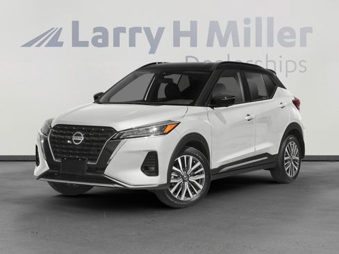 Used 2021 Nissan Kicks SR image 1