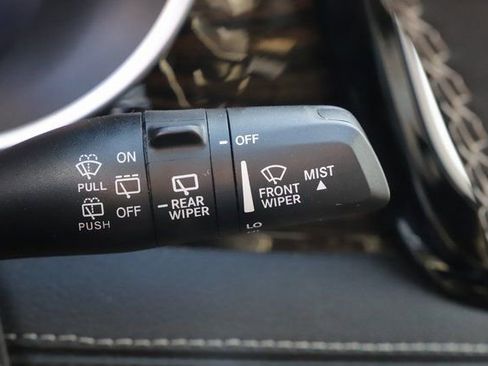 Used 2024 Chrysler Pacifica Limited image 37