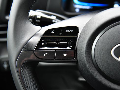 Used 2025 Hyundai Elantra Sport image 27