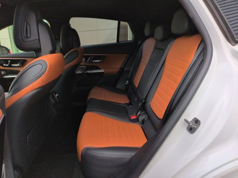 Used 2024 Mercedes-Benz GLC 300 4MATIC image 27