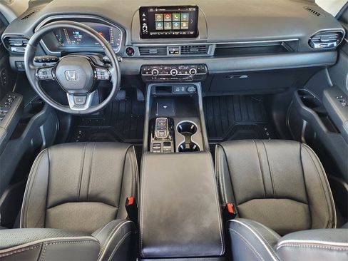 Used 2025 Honda Pilot Elite image 25