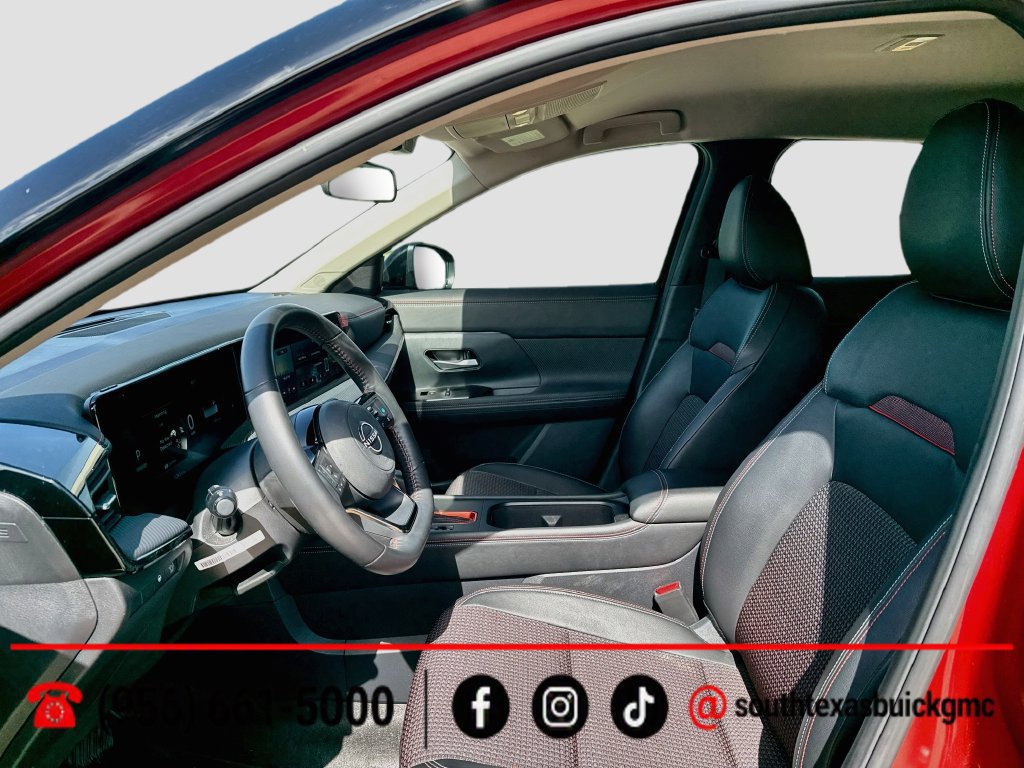 Used 2025 Nissan Kicks SR FWD image 11