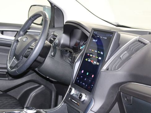 Used 2024 Ford Edge Titanium image 29