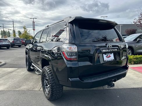 Used 2019 Toyota 4Runner SR5 AWD/4WD image 3