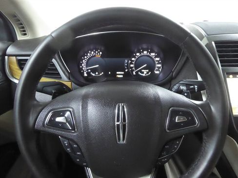 Used 2019 Lincoln MKC Select w/ Select Plus Package FWD image 11