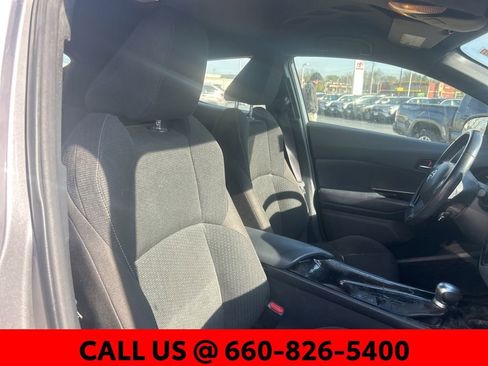 Used 2019 Toyota C-HR XLE image 5