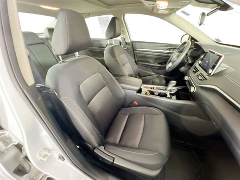 Used 2022 Nissan Altima 2.5 SV w/ SV Premium Package FWD image 26