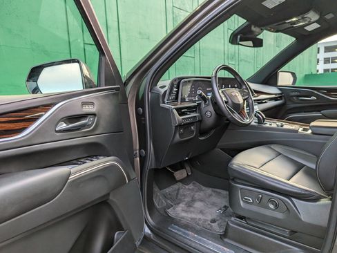 Used 2021 Cadillac Escalade ESV Luxury image 15