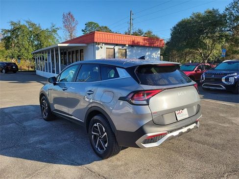Used 2023 Kia Sportage LX image 3