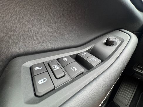 New 2025 Jeep Grand Cherokee Altitude image 15