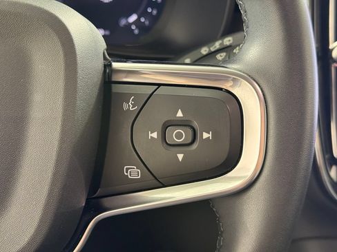 Certified 2025 Volvo XC40 B5 Plus AWD/4WD image 29