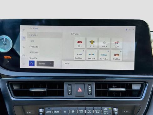 Used 2024 Lexus ES 300h w/ Technology Package FWD image 31