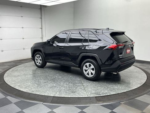 Used 2021 Toyota RAV4 LE AWD/4WD image 2