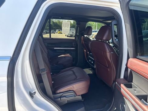 Used 2024 Ford Expedition Limited RWD image 12
