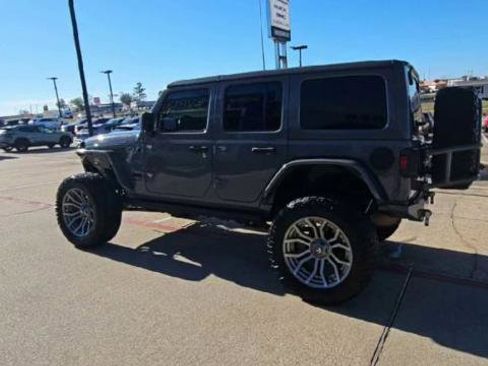 Used 2021 Jeep Wrangler Unlimited Sahara image 6