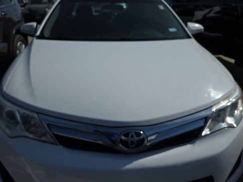 Used 2014 Toyota Camry LE image 1