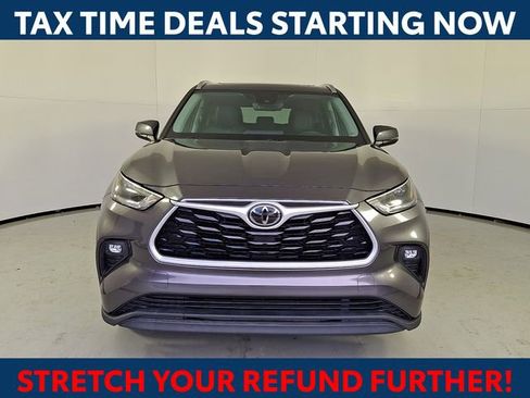 Certified 2021 Toyota Highlander XLE image 3