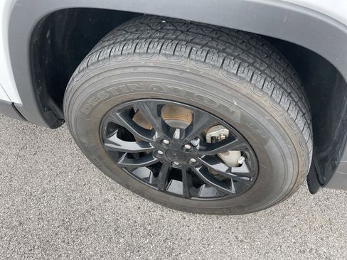Certified 2023 Jeep Cherokee Altitude Lux image 9
