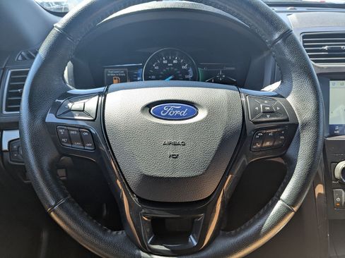 Used 2018 Ford Explorer XLT w/ Equipment Group 201A AWD/4WD image 18