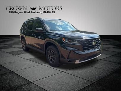 New 2025 Honda Pilot TrailSport
